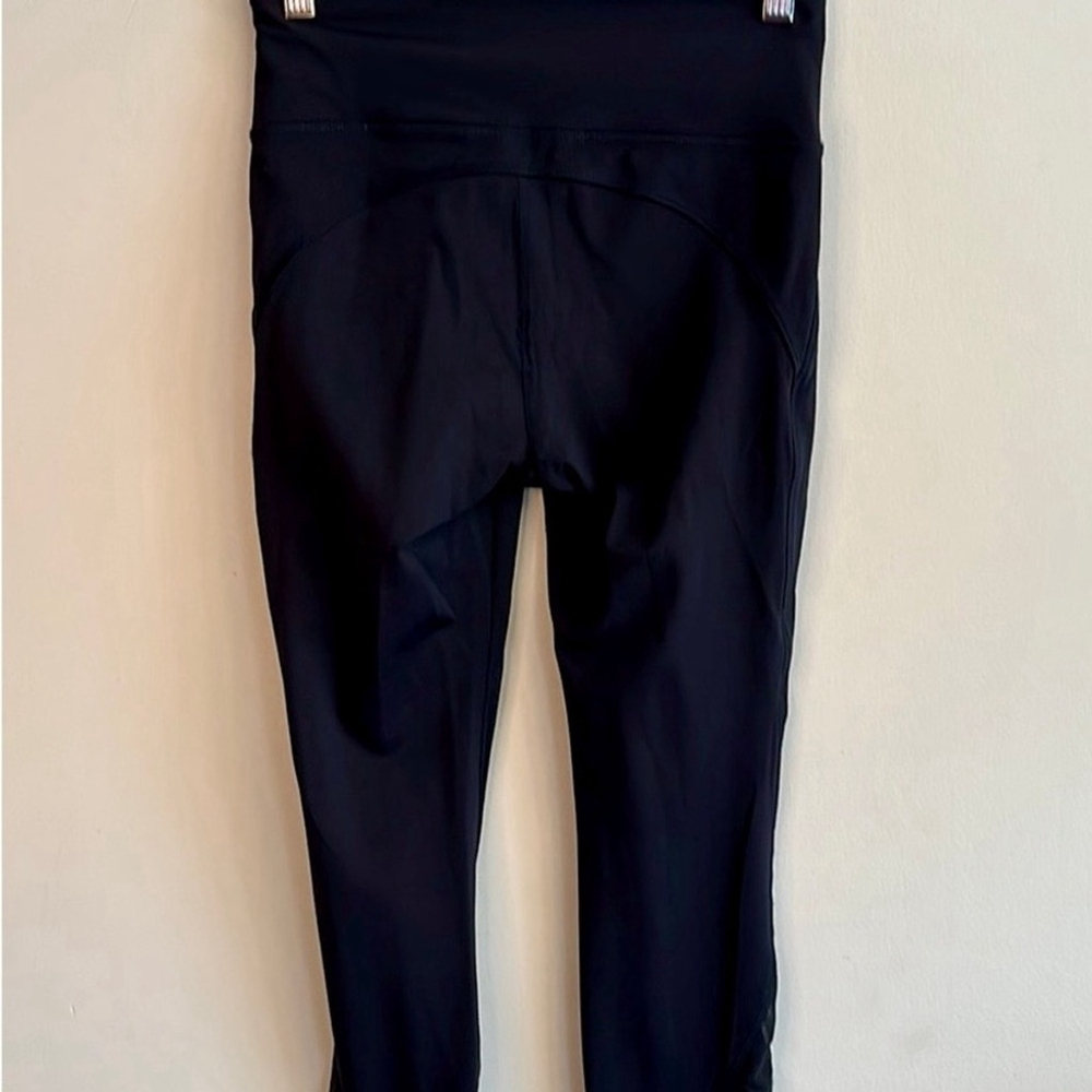 Lululemon Size 4 Invigorate Black Zip Pocket‎ Mesh panel Tights 25”Leggings - Picture 8 of 8